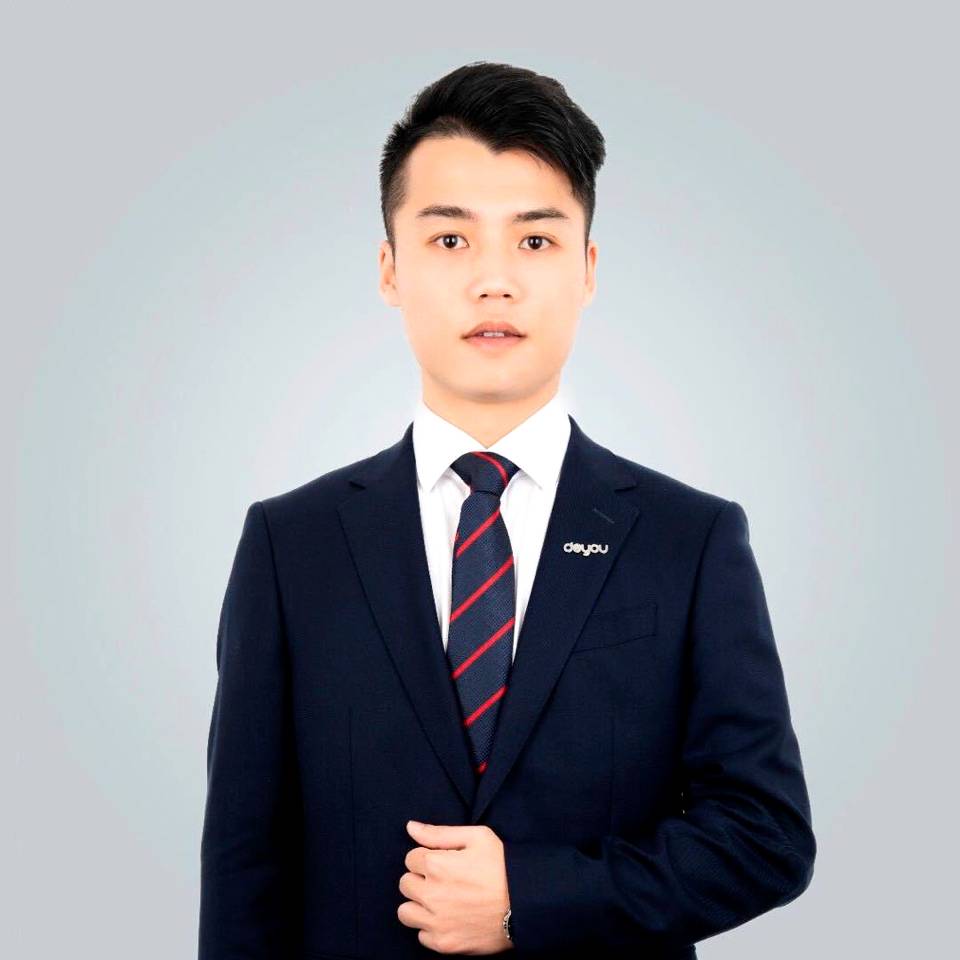 淡然闻板栗的照片