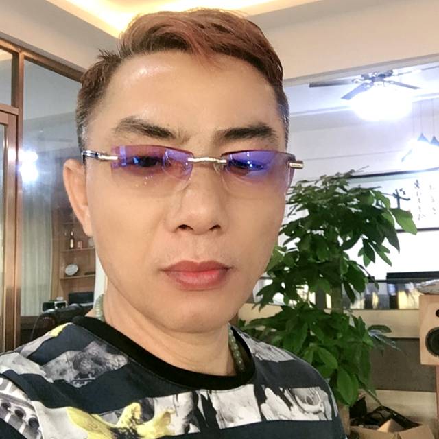 涟漪笑义气的照片