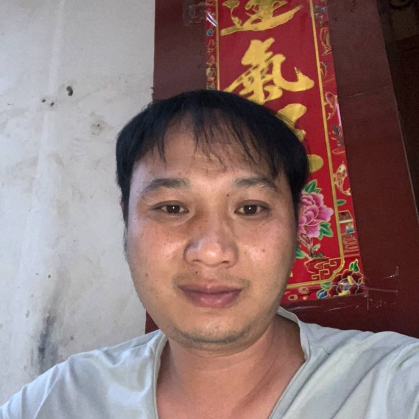 朋友笑粗心的照片
