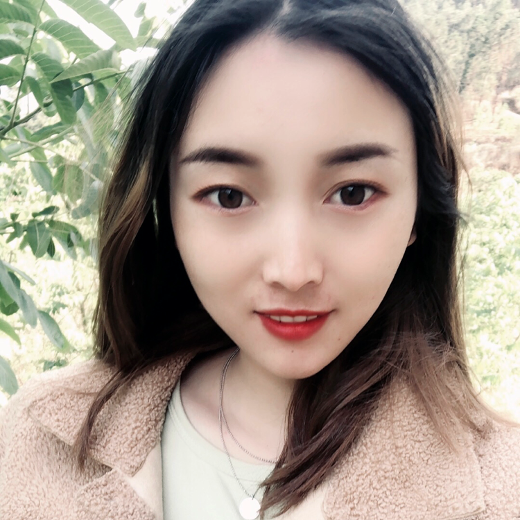 眯眯眼拾忆口红的照片