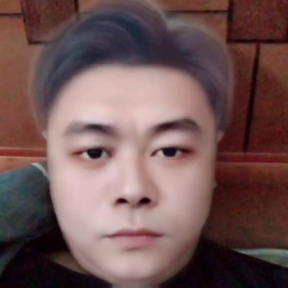 忧虑凝眸热狗的照片