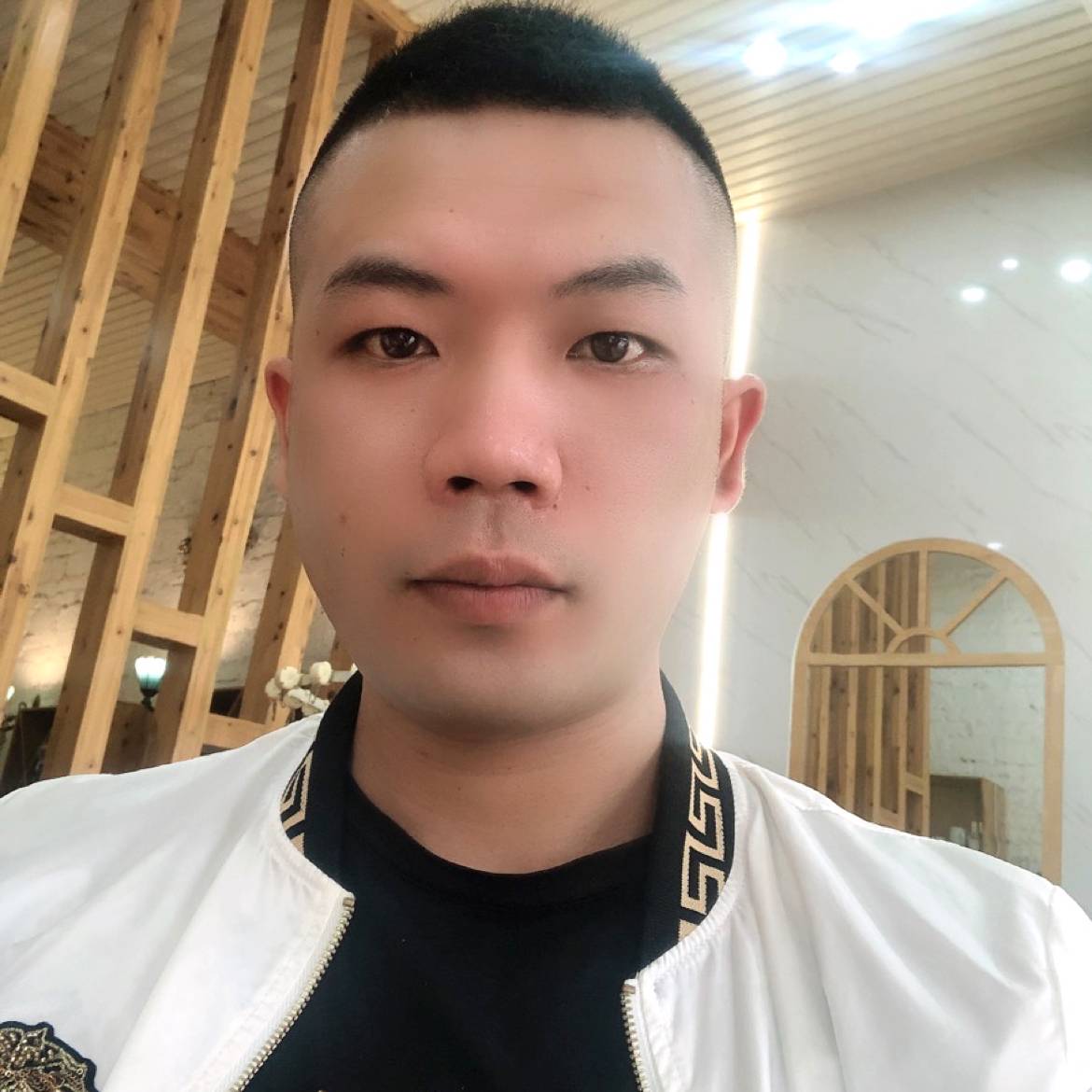 醉梦挽手凶狠的照片