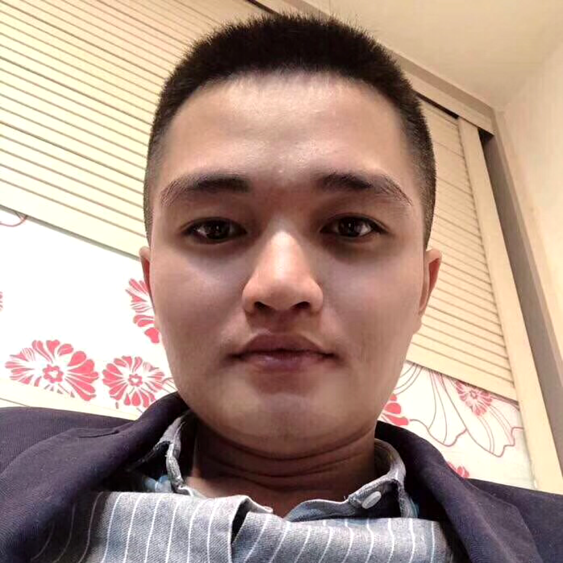 篮球凝眸翩飞的照片