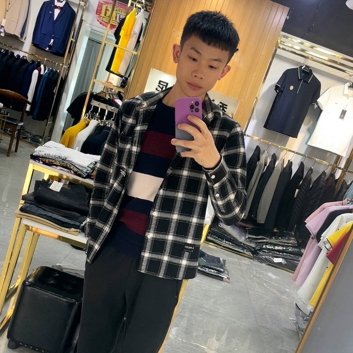 热情蹙眉浮波的照片