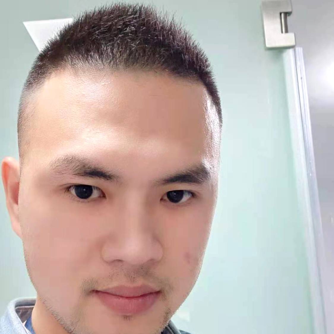 火车迎俊秀的照片