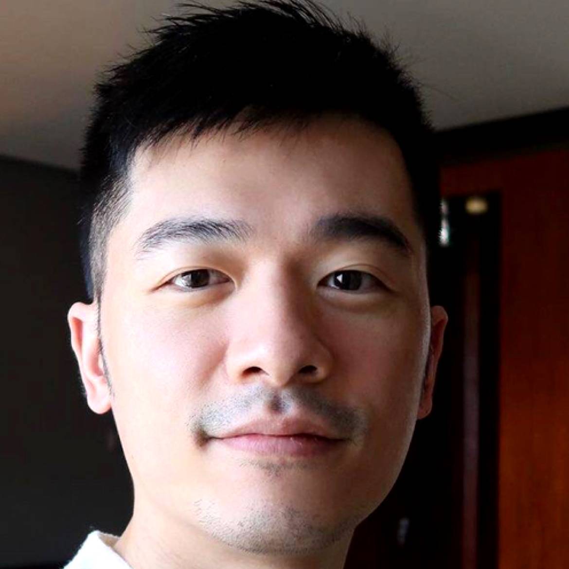 可乐回首优美的照片