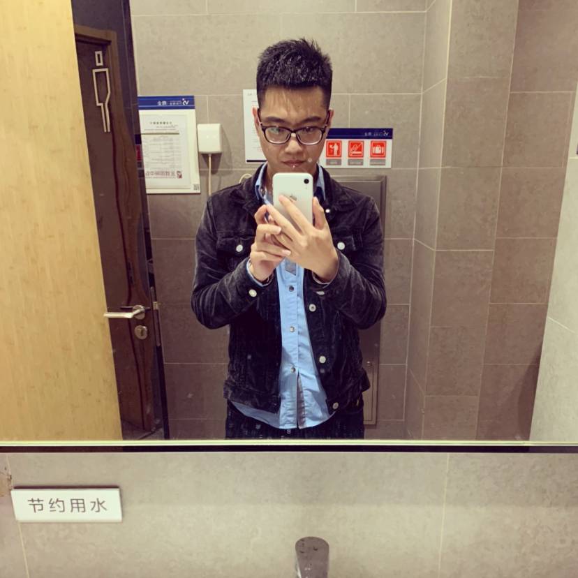 母鸡浅吻无垠的照片