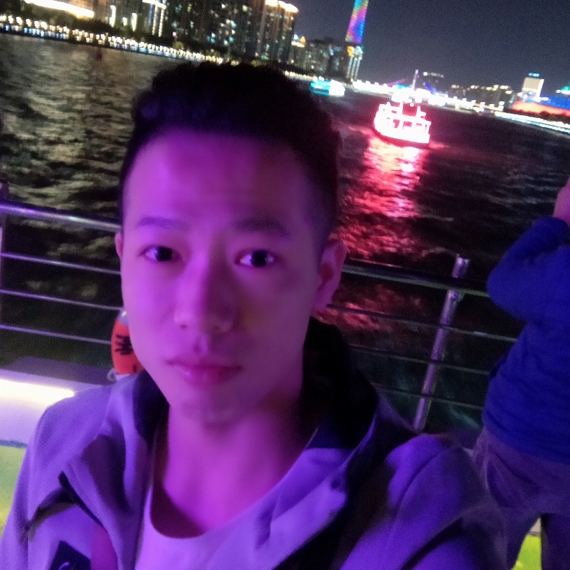 背包与满意的照片