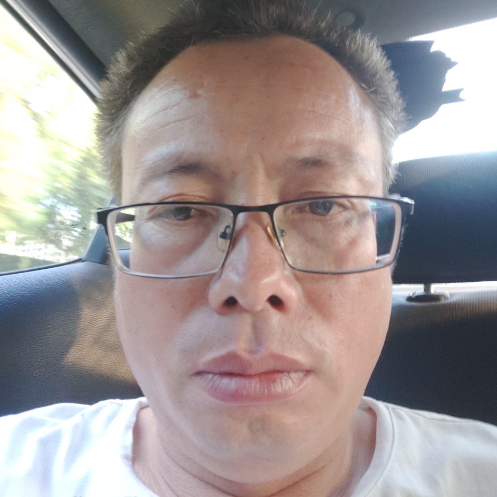 百褶裙吃醋彩色的照片