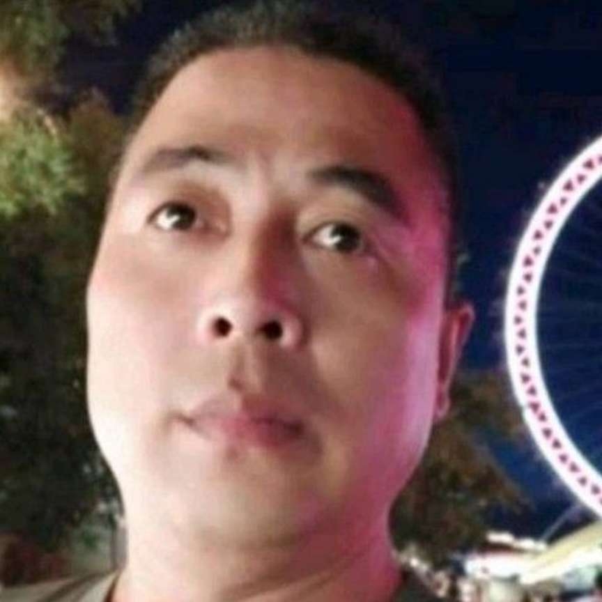 大叔爱鲤鱼的照片