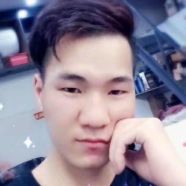 淘气的宝宝的照片