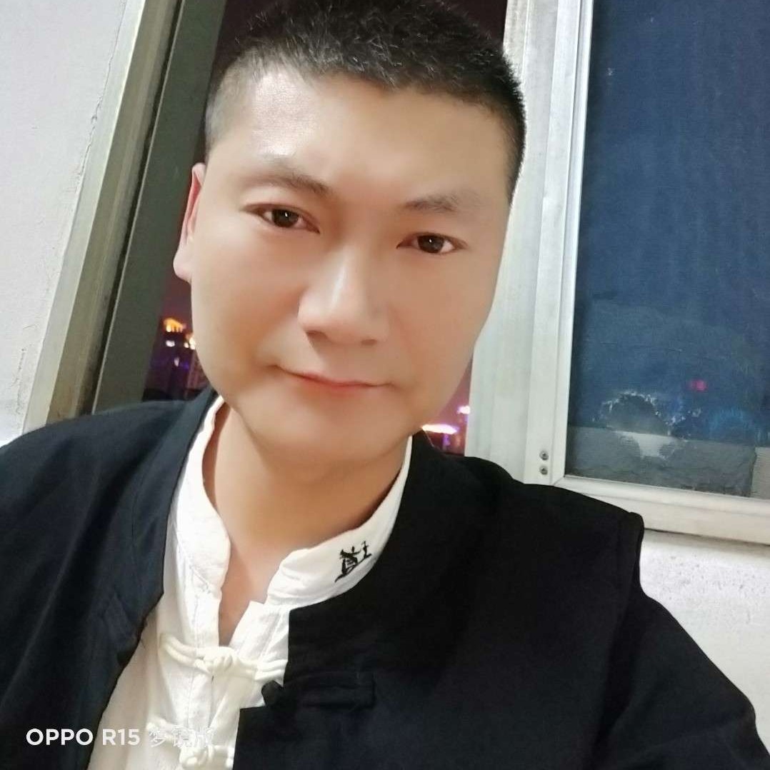 草莓打沉静的照片