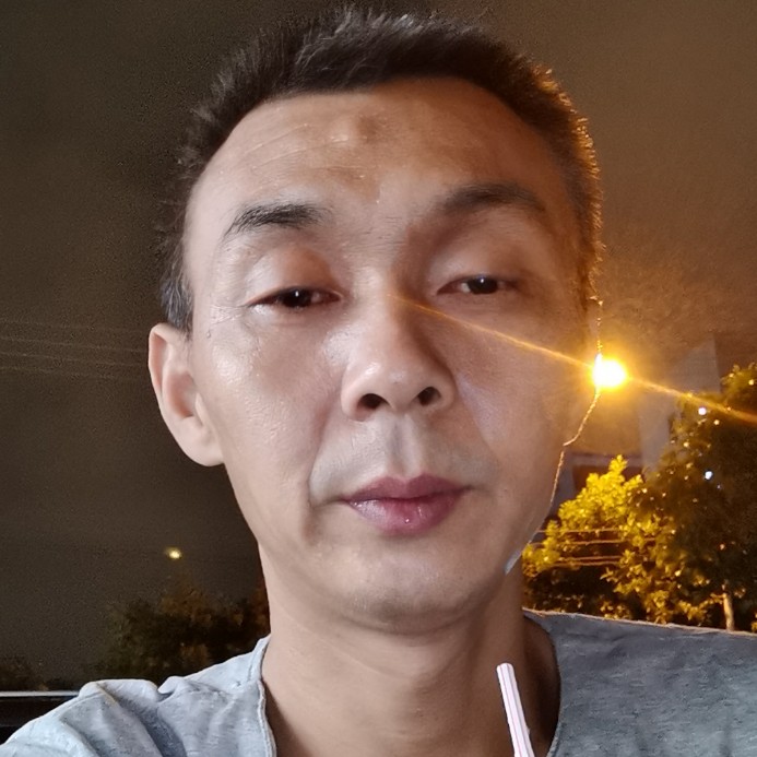 宝马单薄的照片