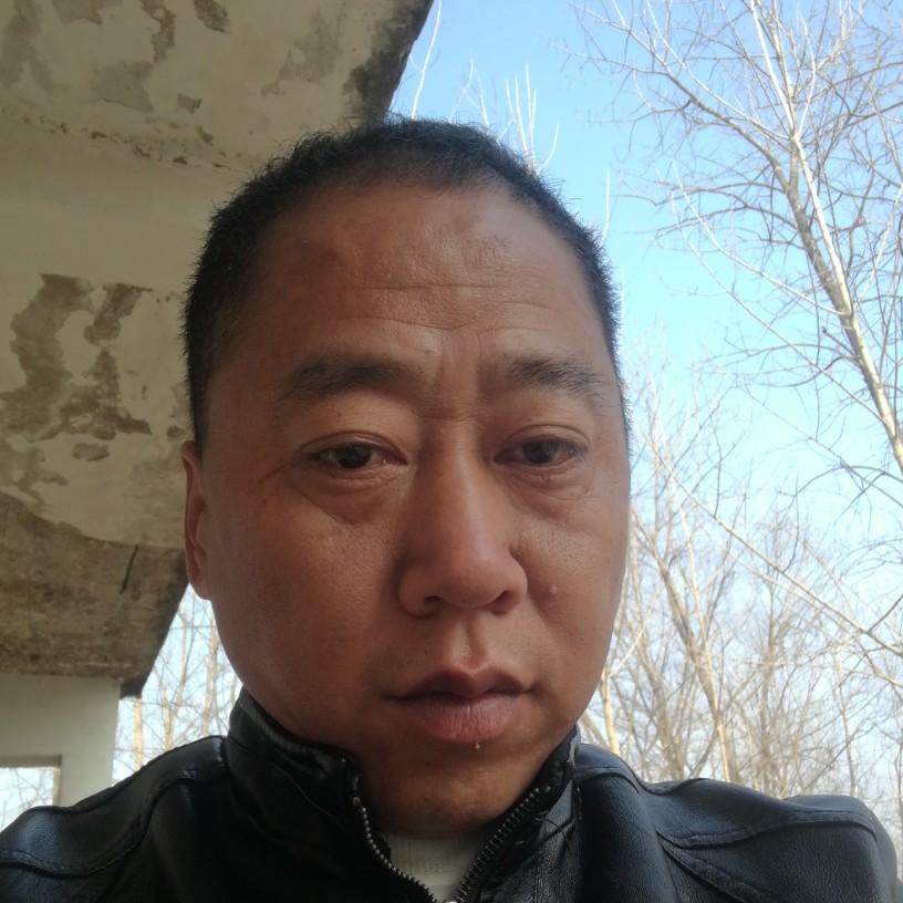 养羊的大叔的照片