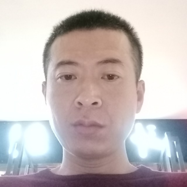 无限蹁跹草莓的照片