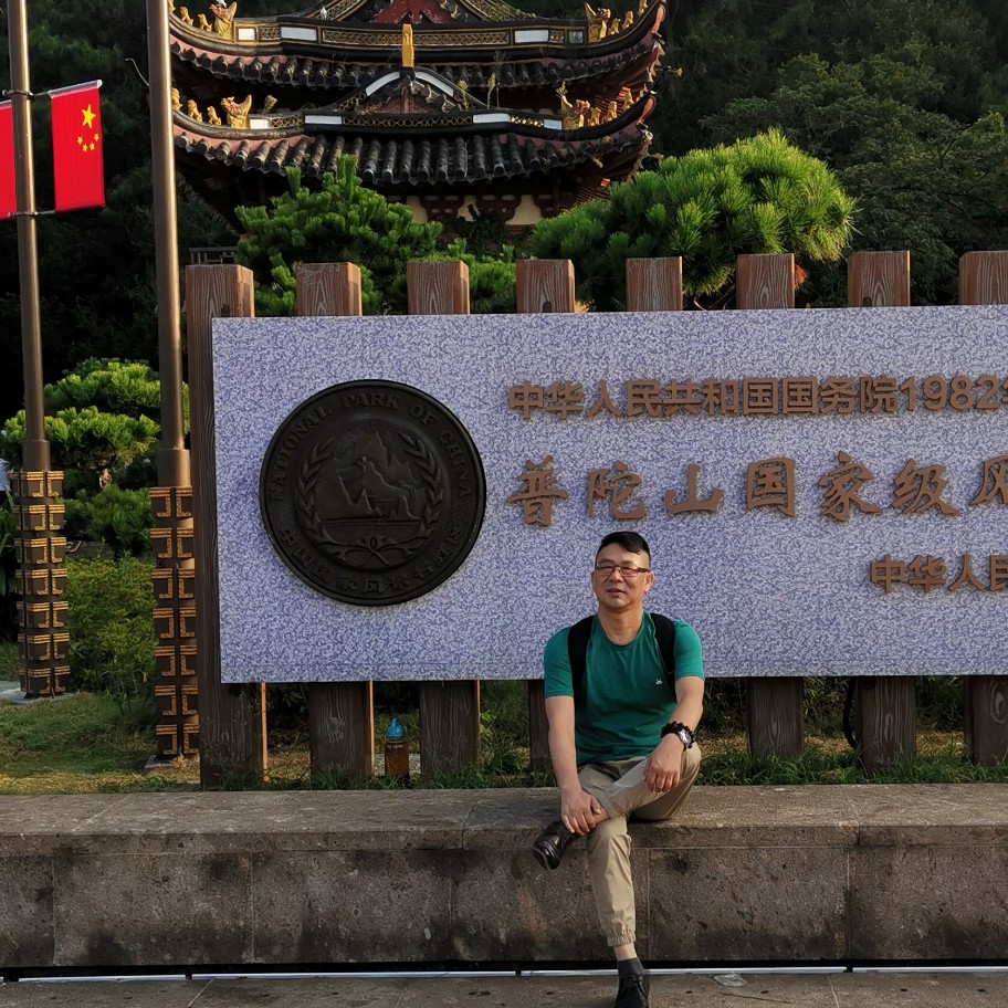 帅气那灰狼的照片
