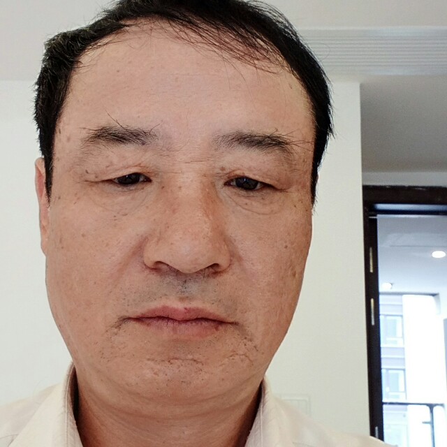 恬静闻苗条的照片