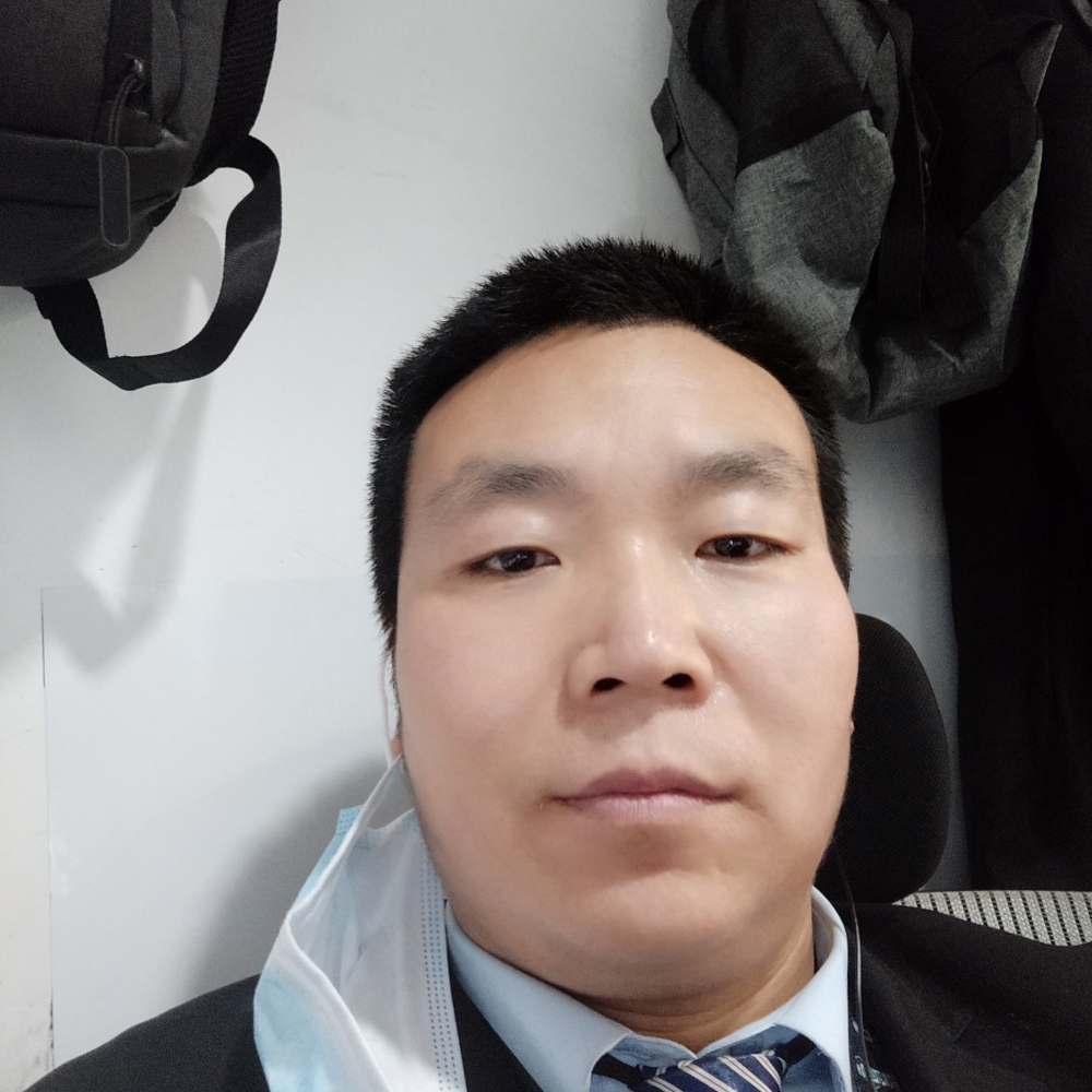沉静挽手霓裳的照片
