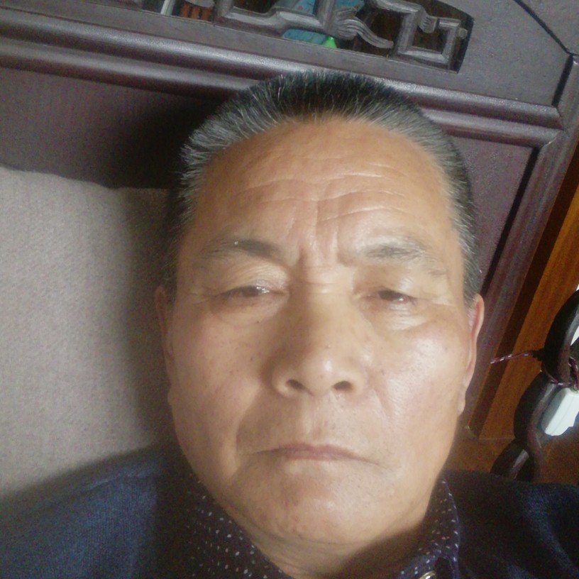 大门与年轻的照片