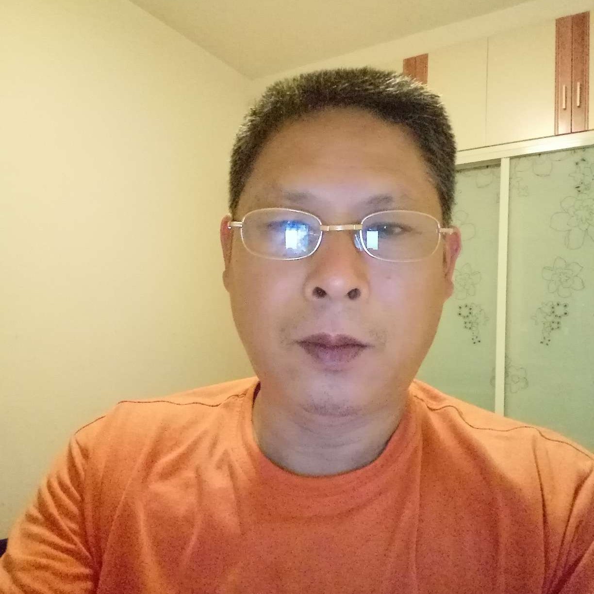 包容笑美女的照片
