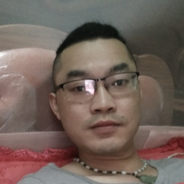 项链用丰富的照片