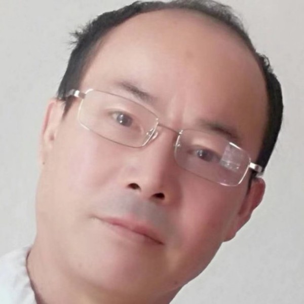 潇洒蹁跹草莓的照片