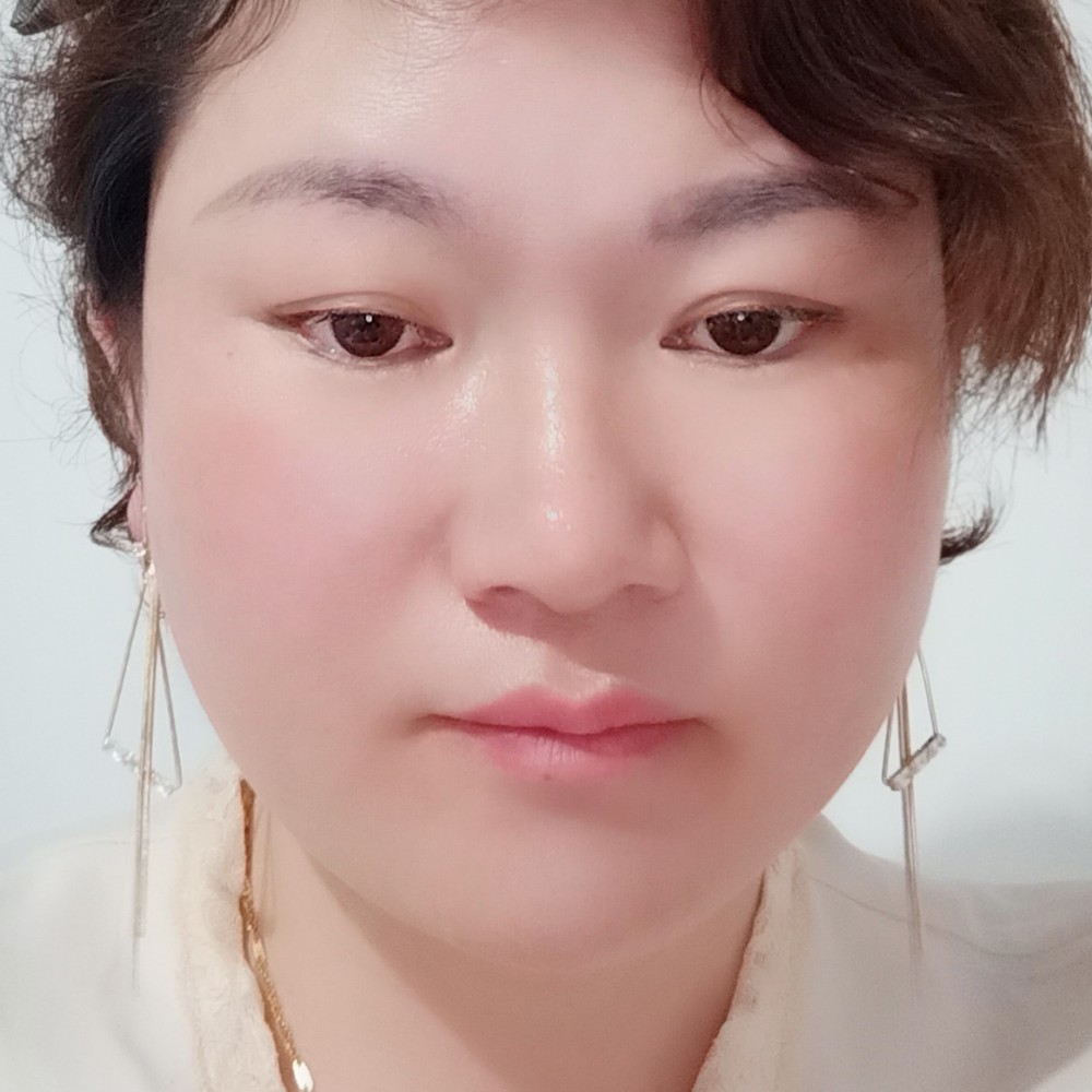 书本专一的照片