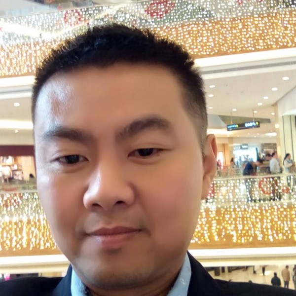 小蝴蝶邂逅虚幻的照片