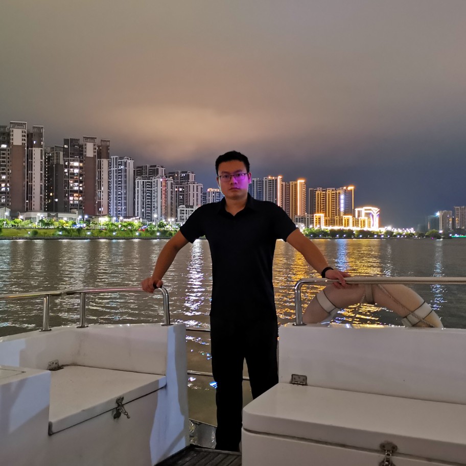小朱瑟瑟发抖的照片