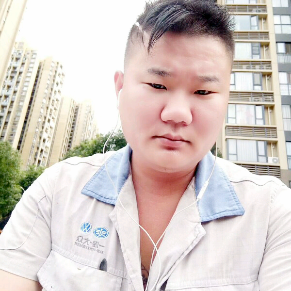 军旗下的橄榄绿的照片