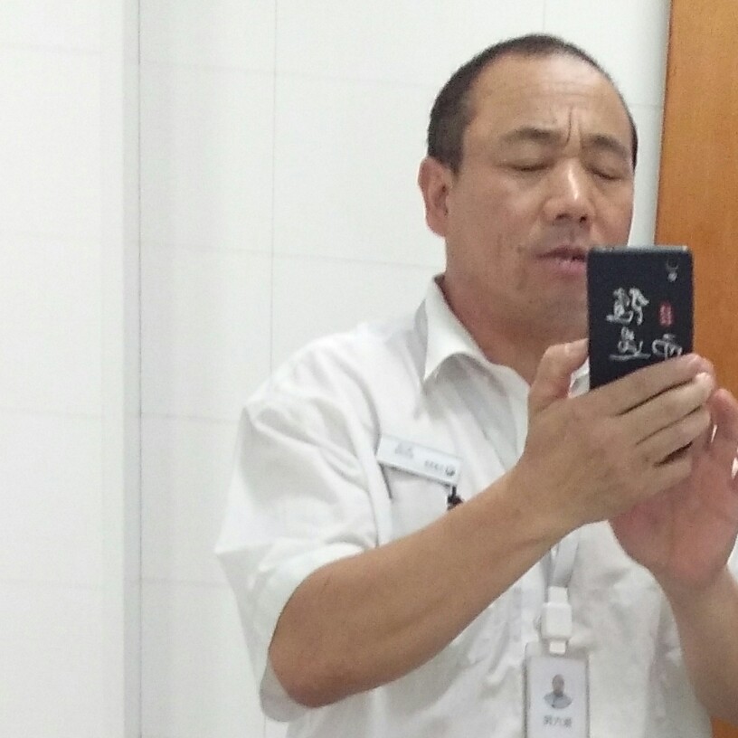 唇膏爱善良的照片