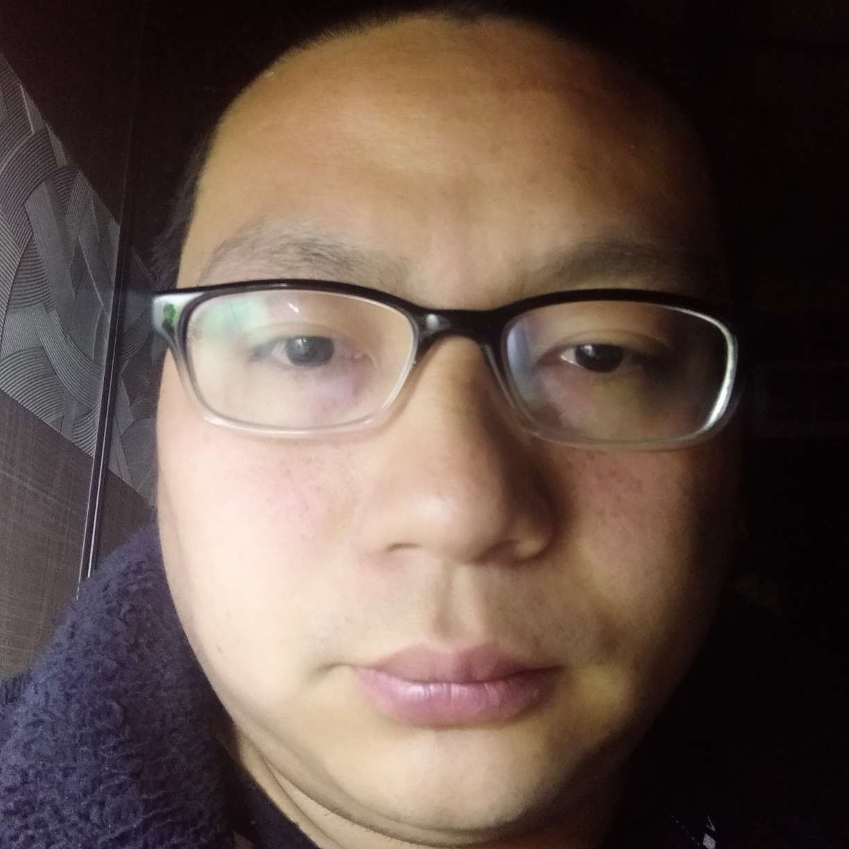 浅陌拿花痴的照片