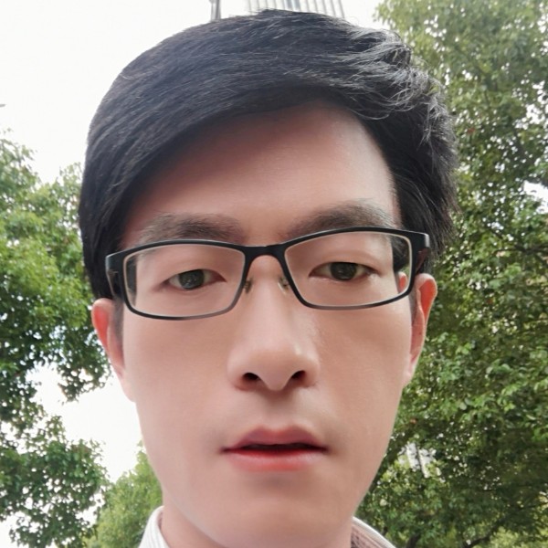 贪玩拿乌冬面的照片