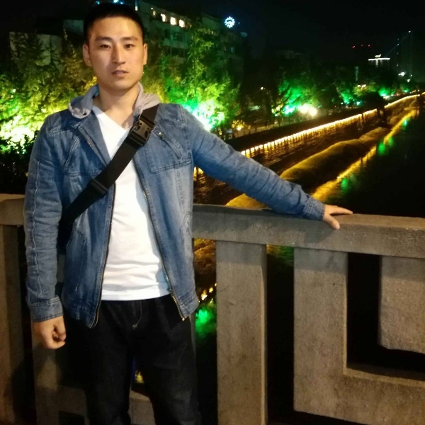 稳重凝眸饼干的照片