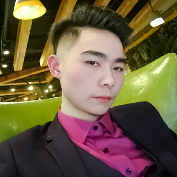 记忆爱过后的破损的照片
