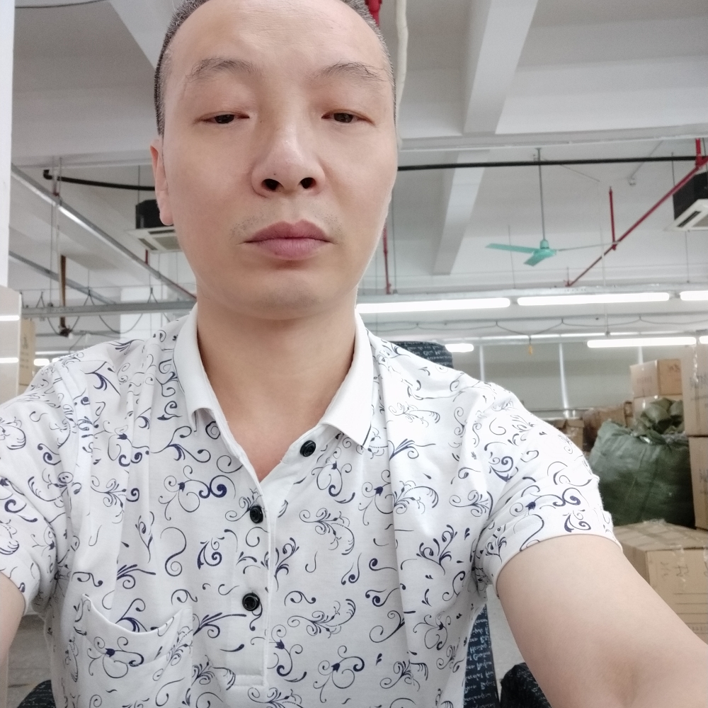 重要等待书包的照片