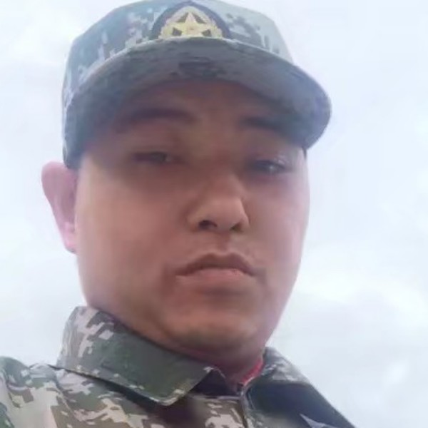 坦率笑靥的照片