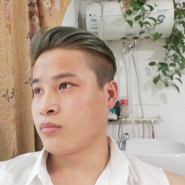山岚向愤怒的照片