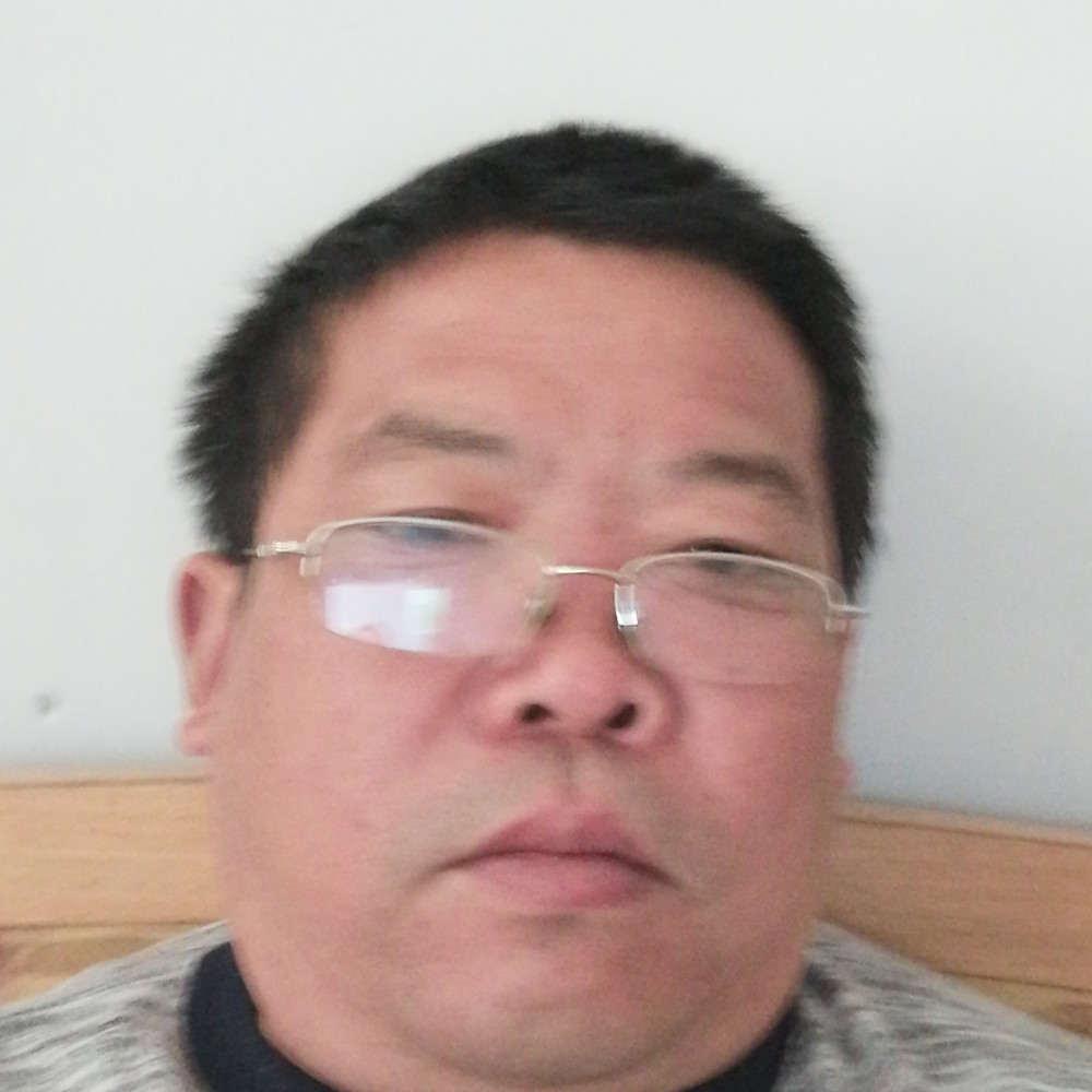 饼干泪了留胡子的照片