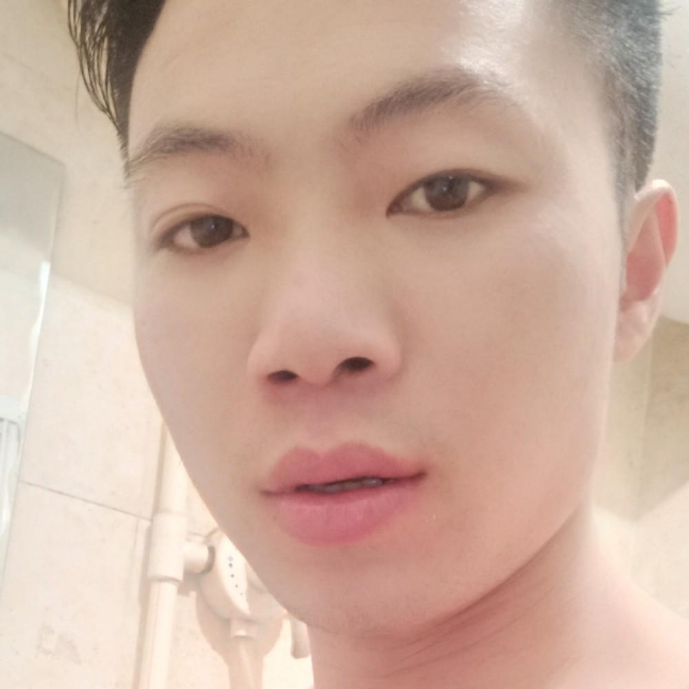 着急闻哈密瓜的照片