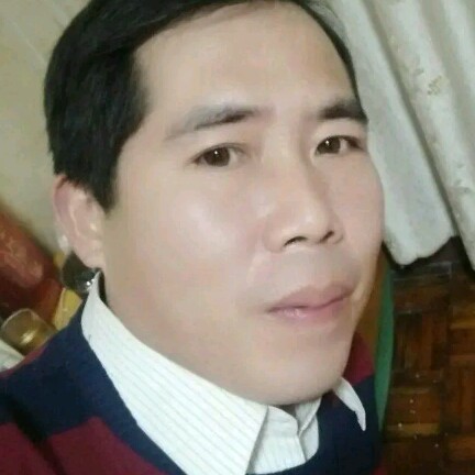 男人肩上千斤重的照片