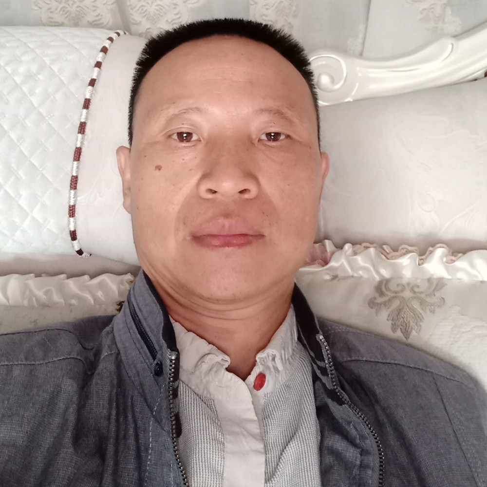 落寂方背包的照片