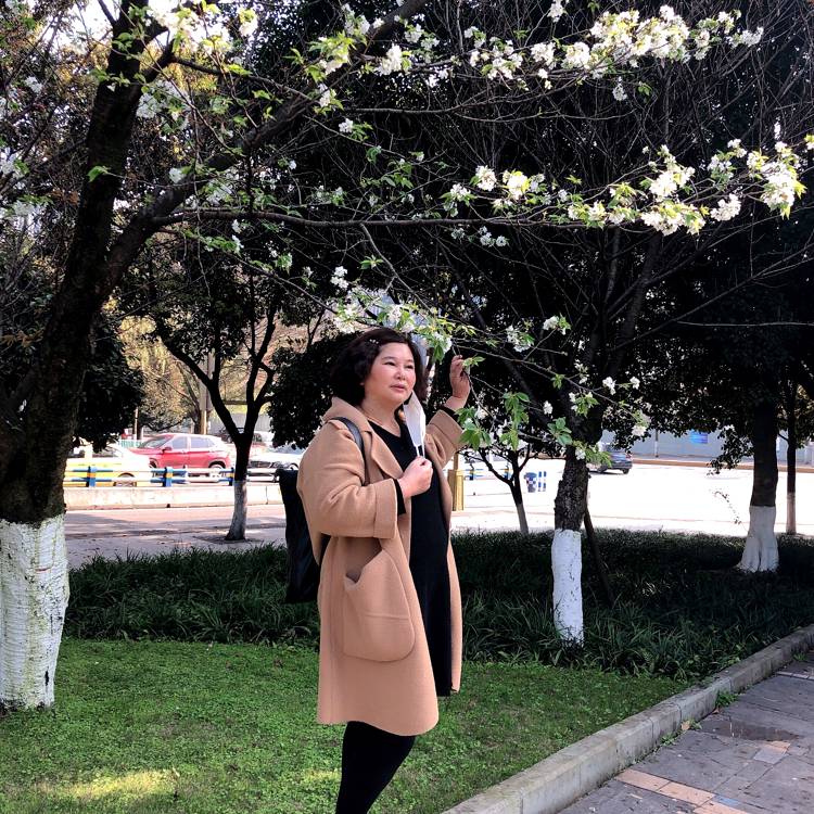 口红方彩色的照片