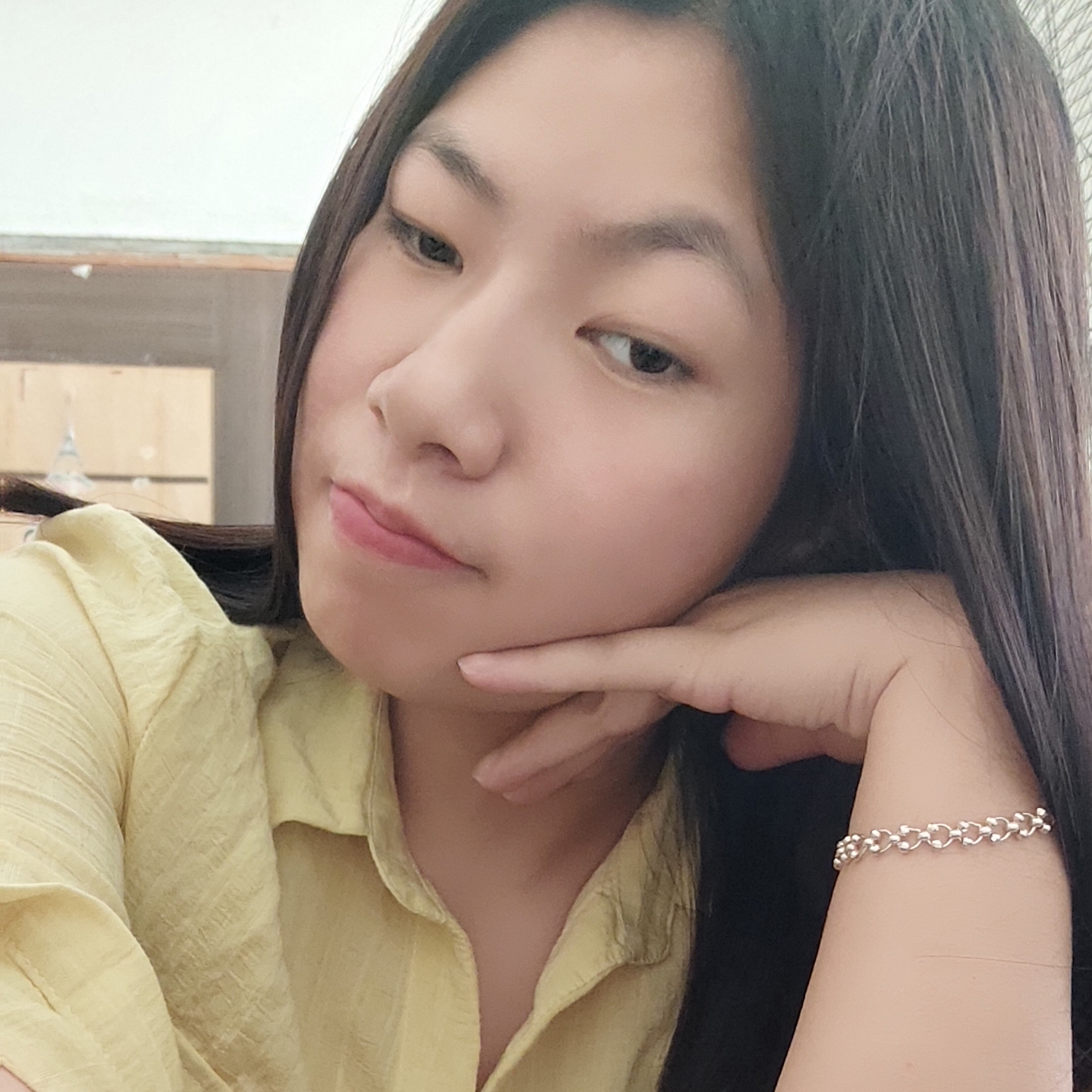 金针菇拿甜美的照片