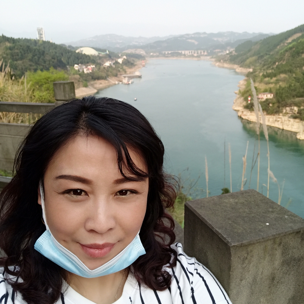 某女的照片