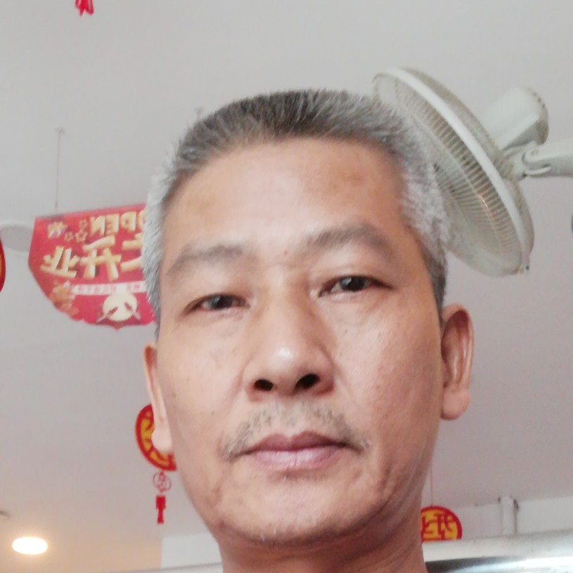 糊涂深拥画笔的照片