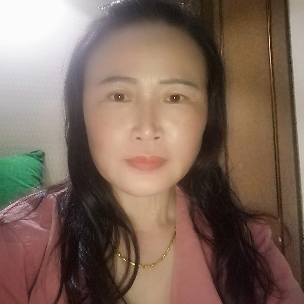 黑猫满意的照片