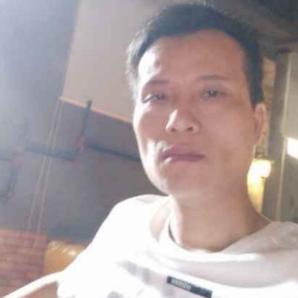 清爽黑裤的照片