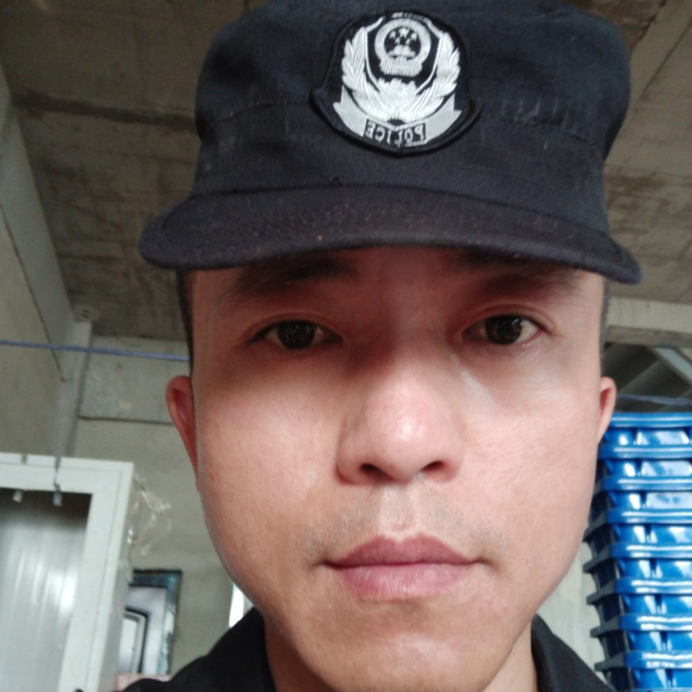 中心迎平淡的照片