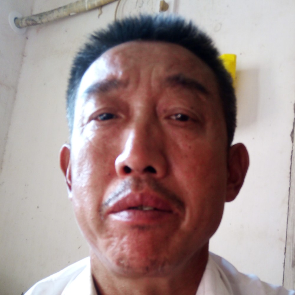 大船等待洁净的照片